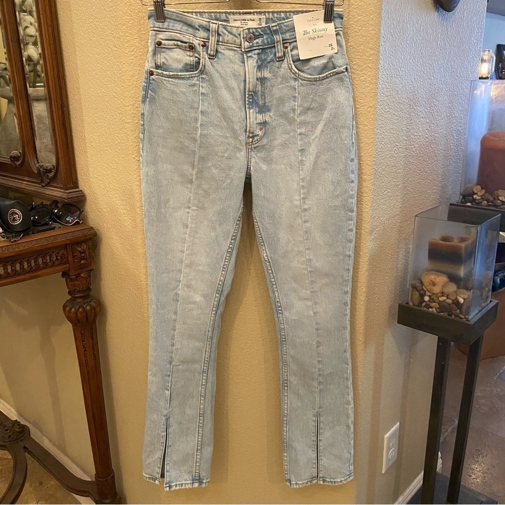 NWT~ABERCROMBIE & FITCH Light Blue The Skinny High Rise Curve Love Jeans Size 2S